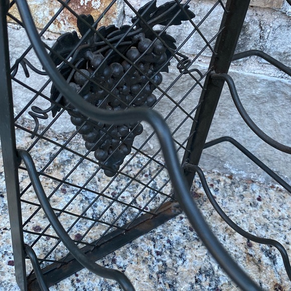 Wrought iron wine bottles holder with relief Grapes - Picture 8 of 13